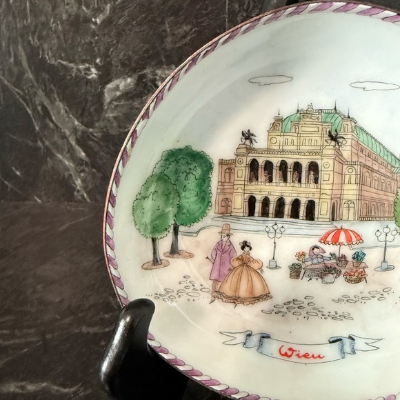 Small Decorative Bowl - Picture 4 of 10